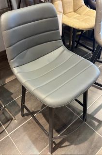 Alezan  Ens. de 2 tabourets